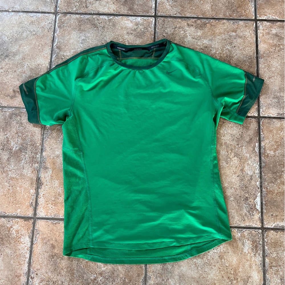 Nike Men’s Dri Fit Geeen Short Sleeve Shirt Medium